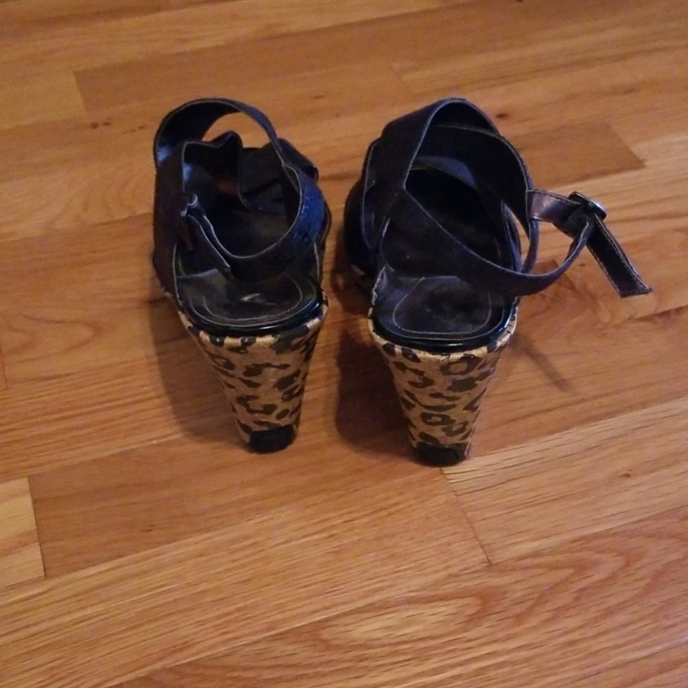 Shoes - Picture 3 of 4